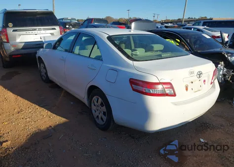 2011 Toyota Camry z USA, uszkodzony, nr VIN 4T1BF3EK0BU581297
